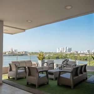 Bahia 79 Apartasuites Cerca Al Centro Aparthotel Cartagena